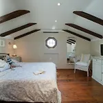 Vally Villa